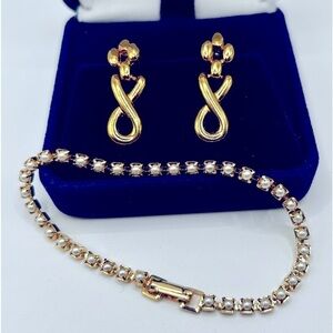 Vintage Seed Pearl Gold tone Bracelet and Post Back Dangly Earrings​​​​​​​